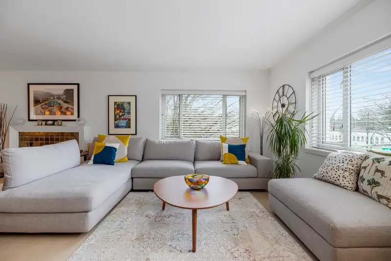 201 1595 W 14TH AVENUE - photo 1 of 37