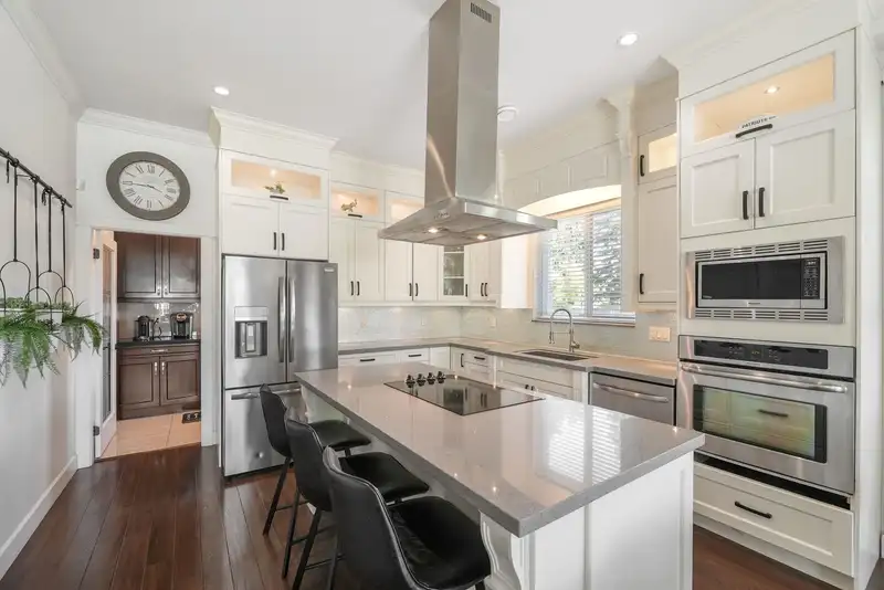 12502 58A AVENUE - photo 3 of 40