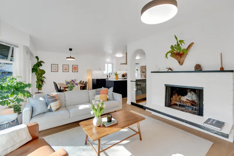 1652 COLEMAN STREET - photo 1 of 25