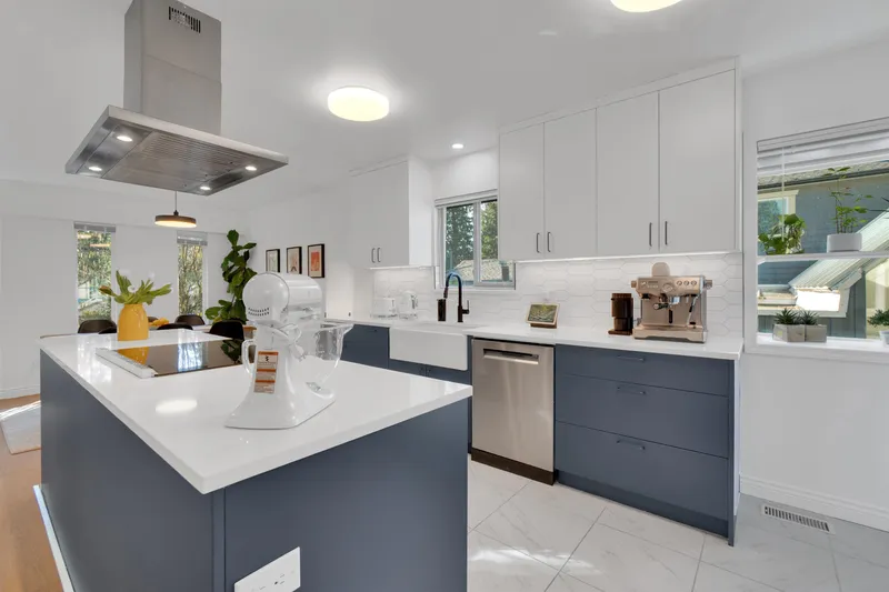 1652 COLEMAN STREET - photo 2 of 25