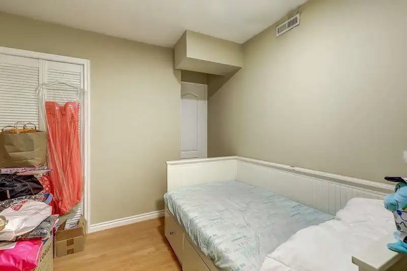 6280 YEATS CRESCENT - photo 4 of 29