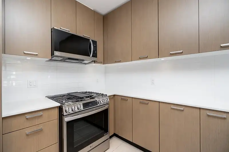 404 1182 W 16 STREET - photo 4 of 38