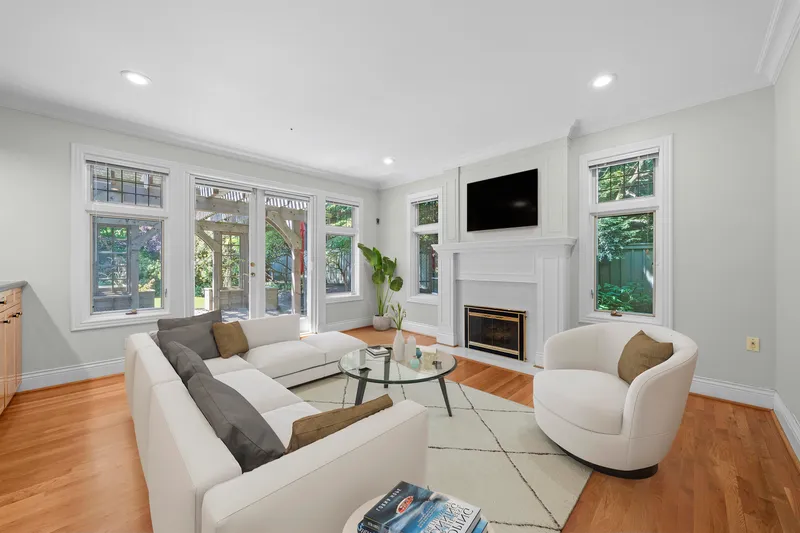 1323 THE CRESCENT - photo 1 of 25