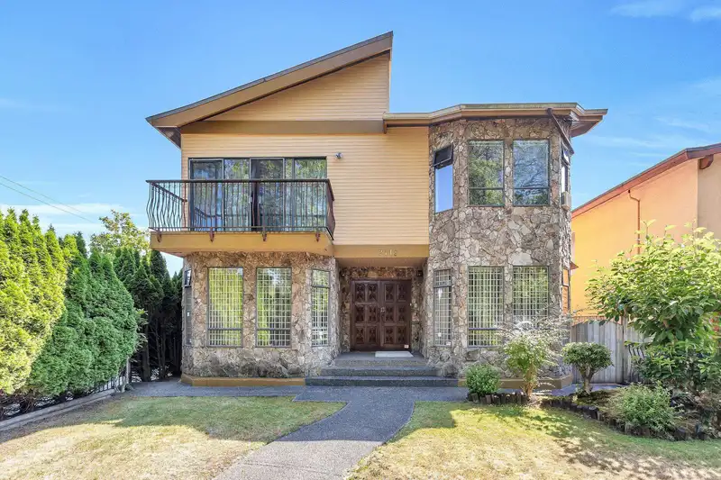 2718 W 19TH AVENUE - photo 1 of 39