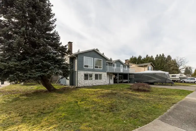 1910 FOSTER AVENUE - photo 2 of 35