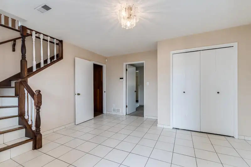 1910 FOSTER AVENUE - photo 4 of 35