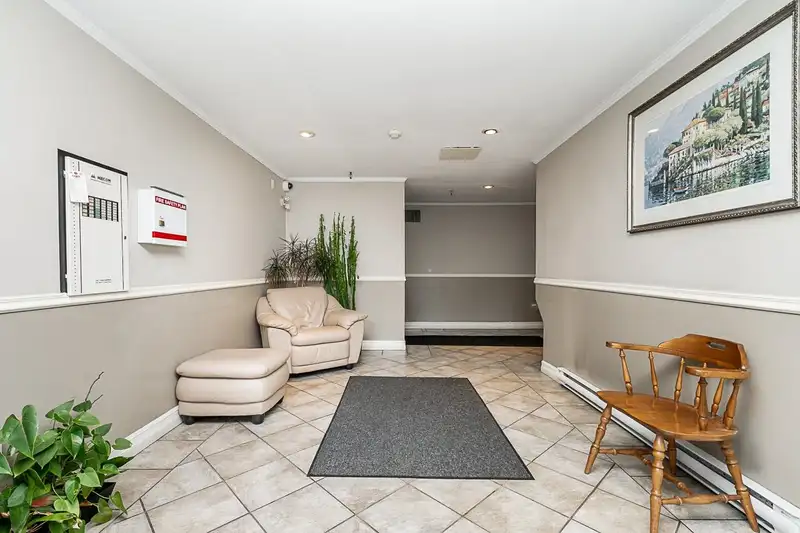 212 10438 148 STREET - photo 3 of 24