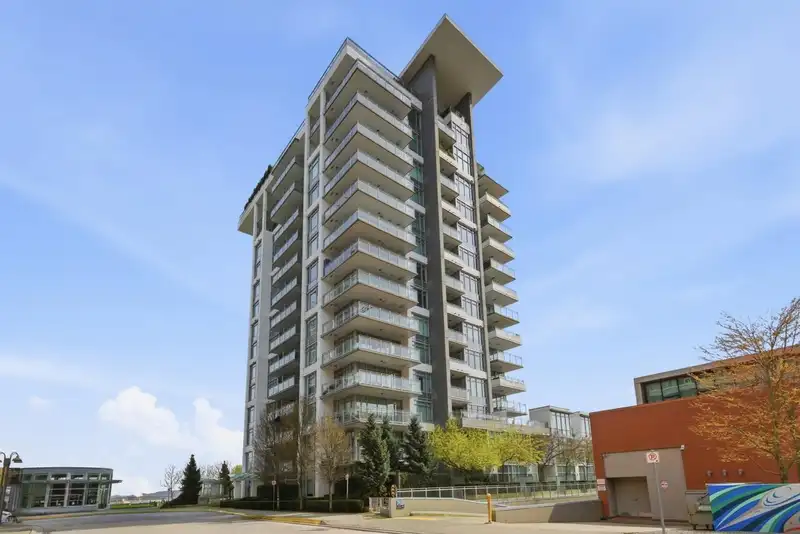 902 200 NELSON'S CRESCENT - photo 1 of 40