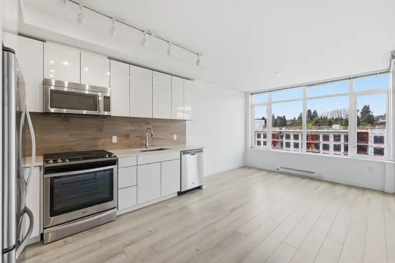 902 200 NELSON'S CRESCENT - photo 4 of 40