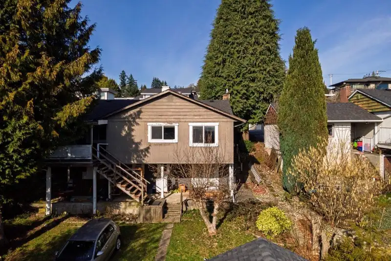 4376 WINNIFRED STREET - photo 4 of 25