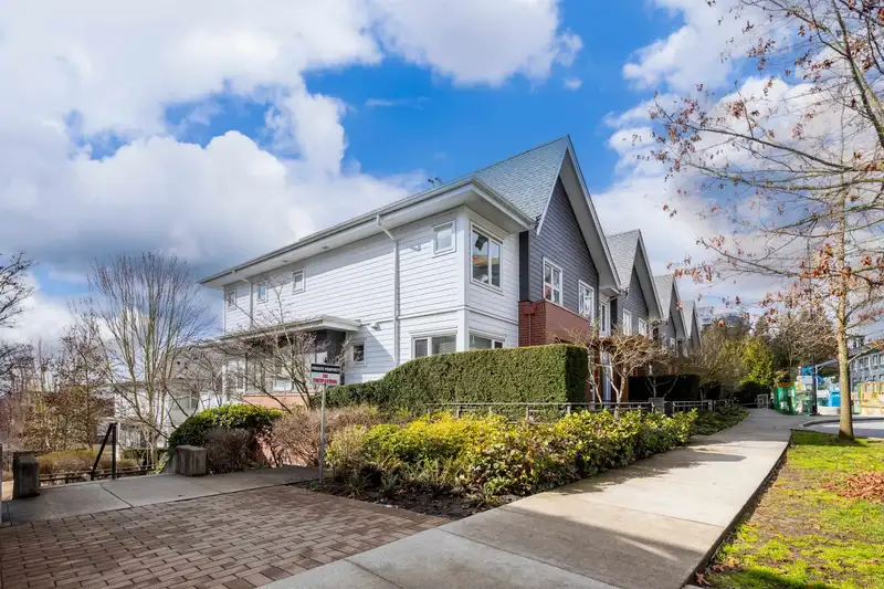 3138 PIERVIEW CRESCENT - photo 3 of 31