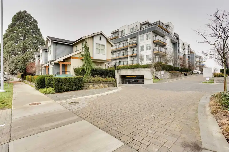 608 10177 RIVER DRIVE - photo 1 of 32