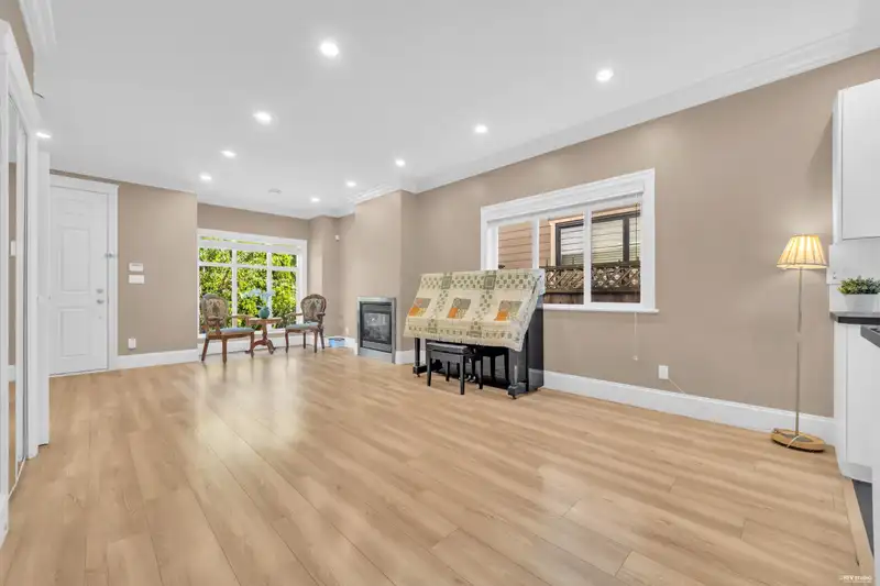 6600 GRANVILLE AVENUE - photo 4 of 39