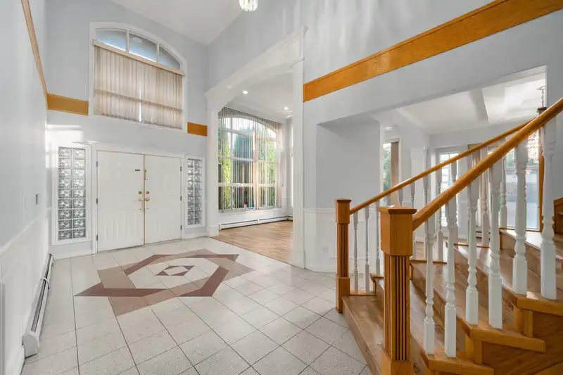 13607 60A AVENUE - photo 4 of 39