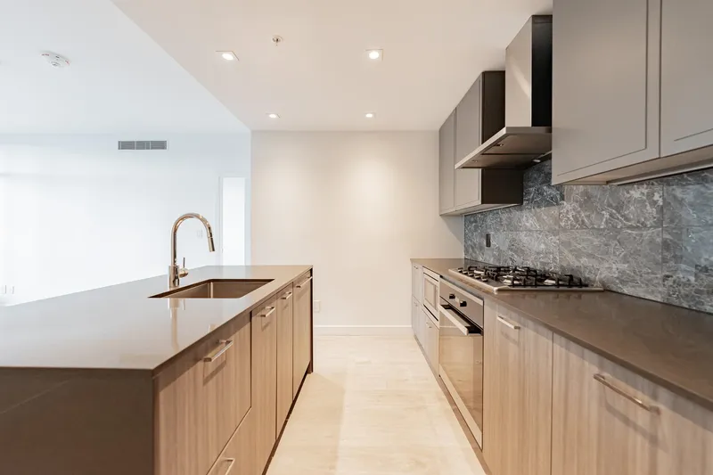 1004 2288 ALPHA AVENUE - photo 4 of 25