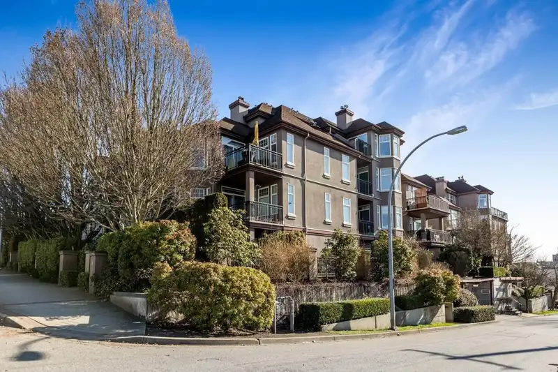 208 588 TWELFTH STREET - photo 1 of 32