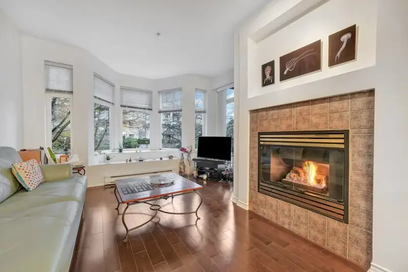 208 588 TWELFTH STREET - photo 2 of 32
