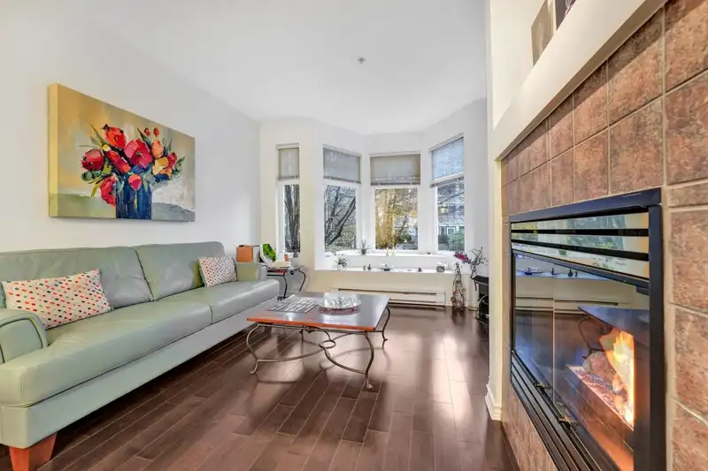 208 588 TWELFTH STREET - photo 3 of 32