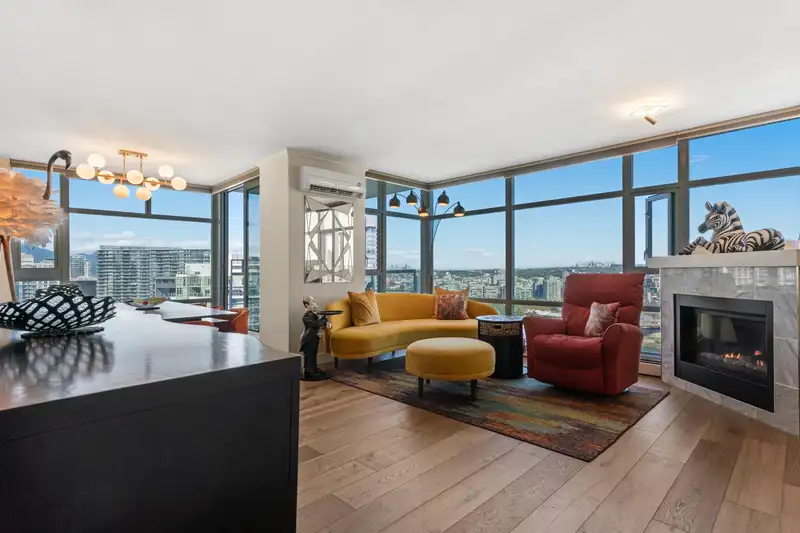 2802 1199 MARINASIDE CRESCENT - photo 3 of 40