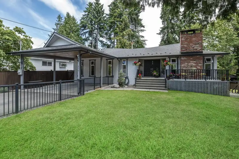 870 BAYVIEW DRIVE - photo 1 of 34