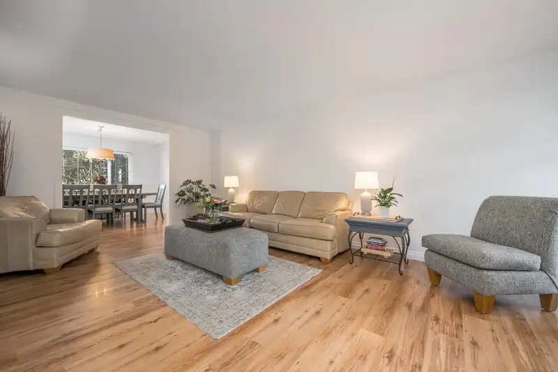 870 BAYVIEW DRIVE - photo 3 of 34