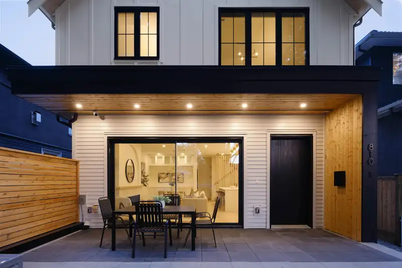 1 810 E 22ND AVENUE - photo 3 of 21