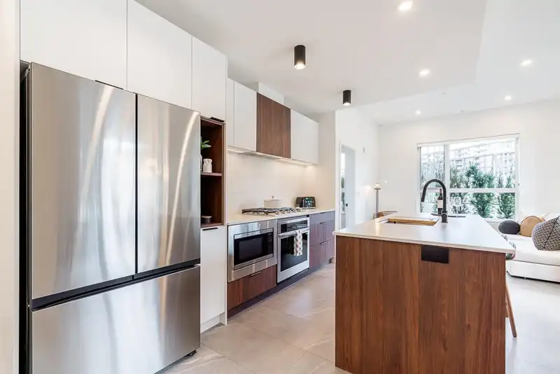602 623 KEMSLEY AVENUE - photo 4 of 34