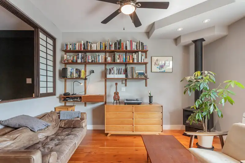213 8988 HUDSON STREET - photo 3 of 28