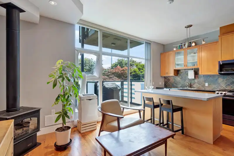 213 8988 HUDSON STREET - photo 4 of 28