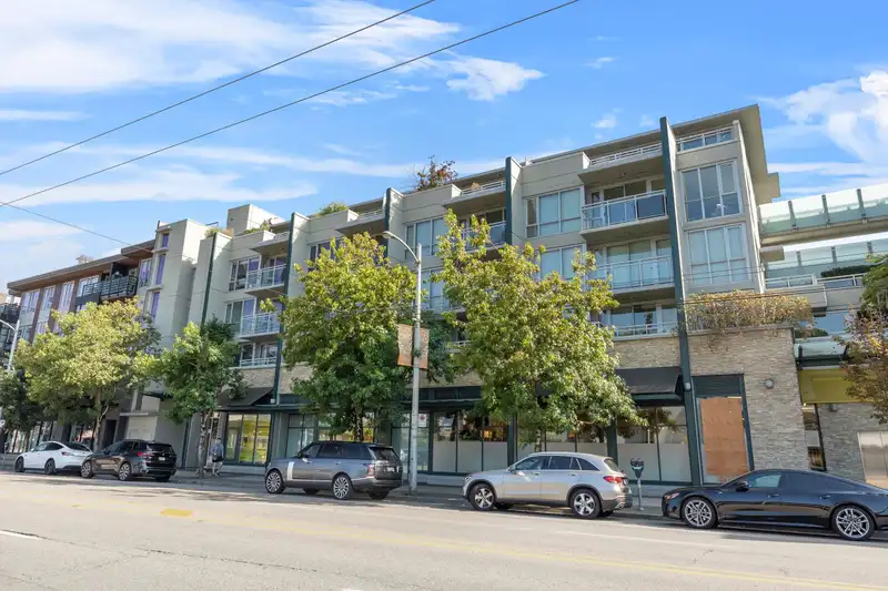 302 1680 W 4TH AVENUE - photo 1 of 40