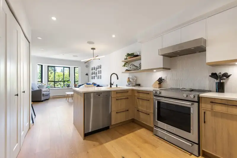 240 2565 W BROADWAY AVENUE - photo 1 of 23