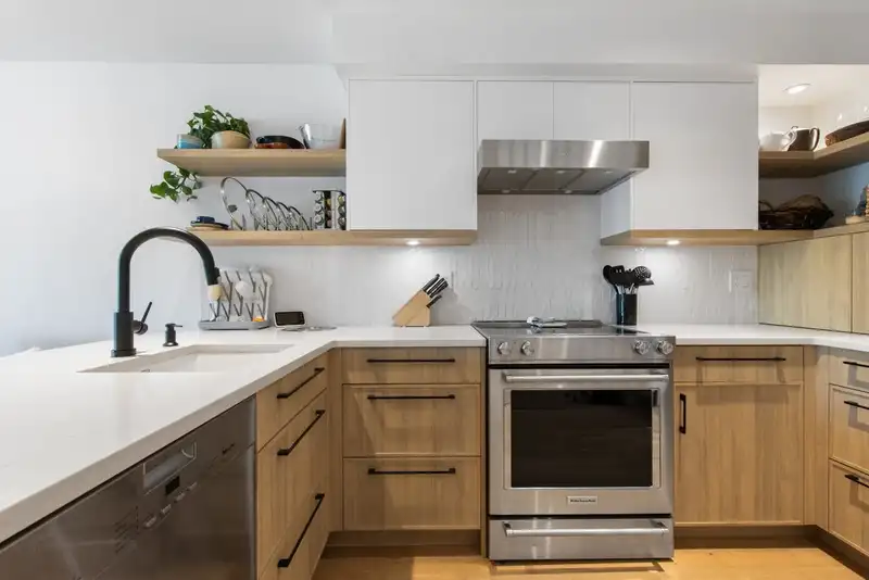 240 2565 W BROADWAY AVENUE - photo 2 of 23