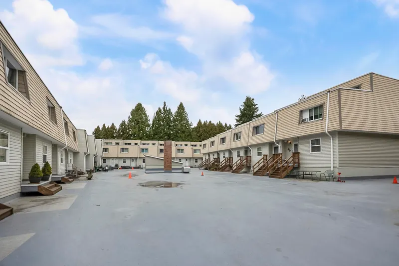 17 33293 E BOURQUIN CRESCENT - photo 2 of 25