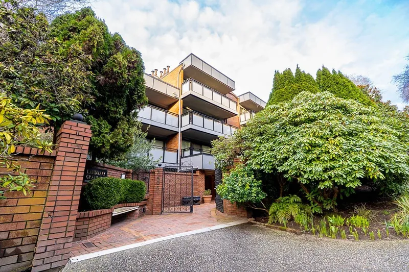 605 1405 W 15TH AVENUE - photo 1 of 25