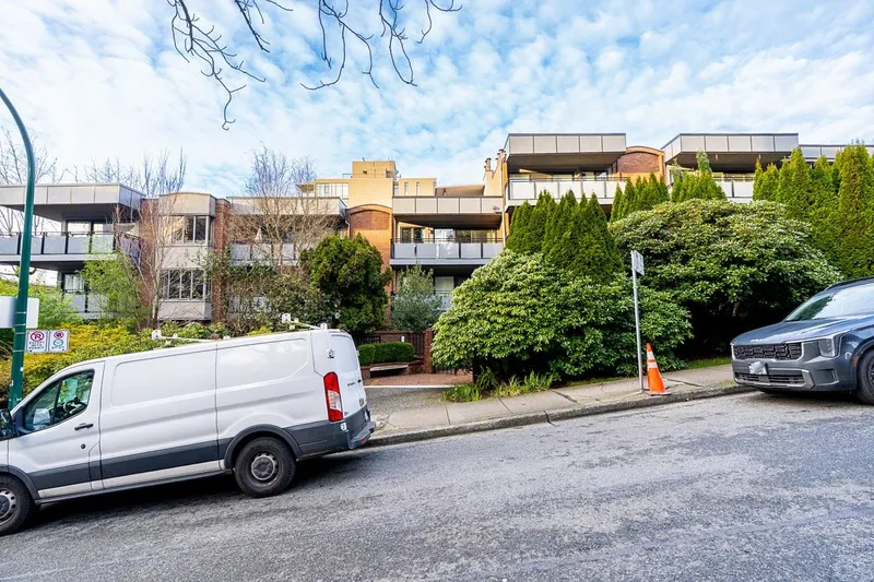 605 1405 W 15TH AVENUE - photo 2 of 25