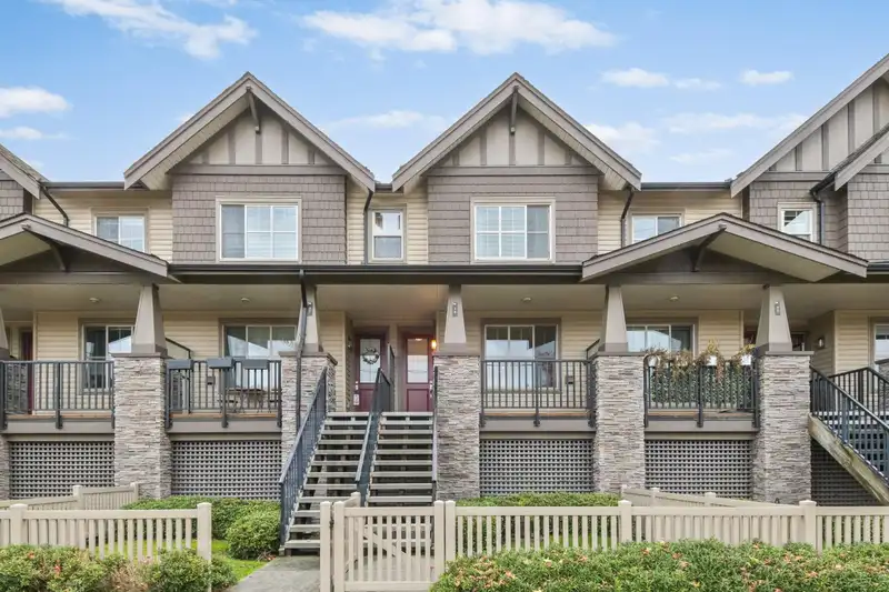 38 9525 204 STREET - photo 1 of 40