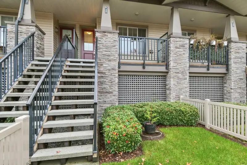 38 9525 204 STREET - photo 2 of 40