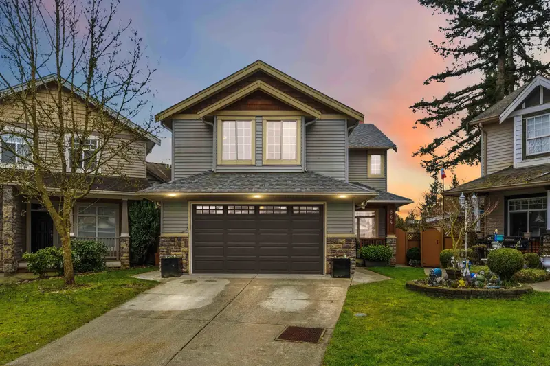 864 VEDDER PLACE - photo 1 of 25