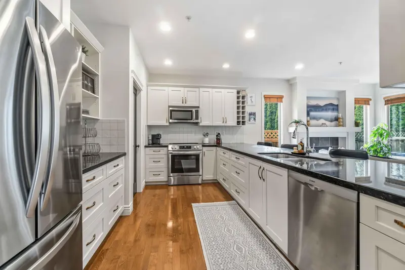 864 VEDDER PLACE - photo 4 of 25