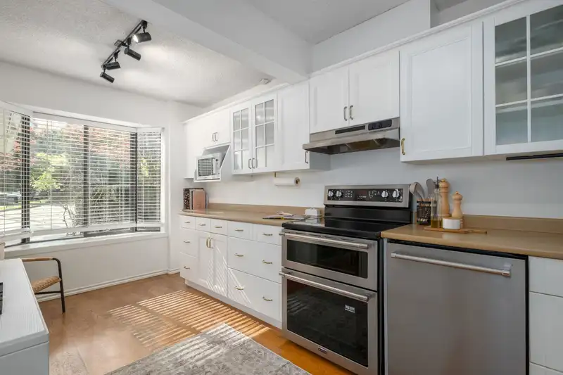 26 1141 EAGLERIDGE DRIVE - photo 4 of 33