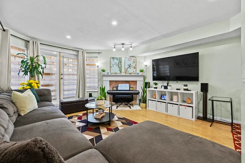 52 7188 EDMONDS STREET - photo 2 of 23