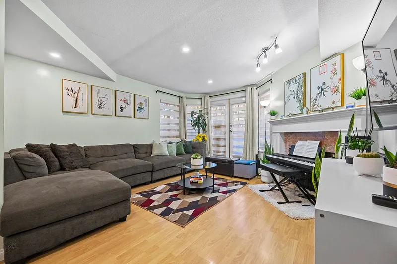 52 7188 EDMONDS STREET - photo 4 of 23