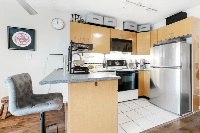 3001 939 HOMER STREET - photo 3 of 32