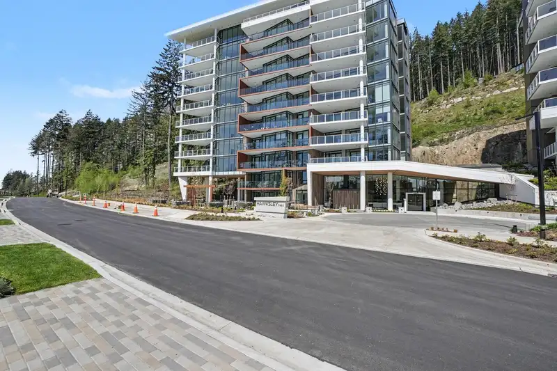 604 3963 UPLANDS WAY - photo 2 of 21