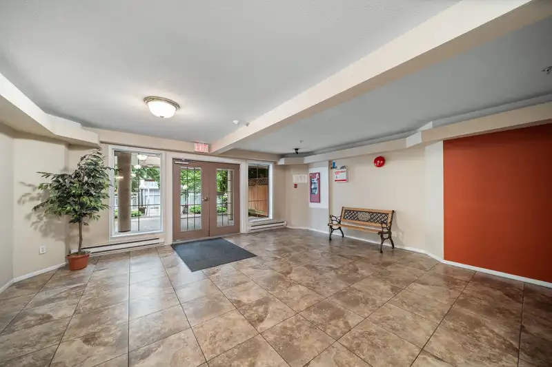 412 525 AGNES STREET - photo 4 of 29