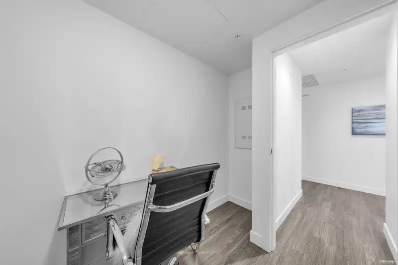 3504 1283 HOWE STREET - photo 2 of 40