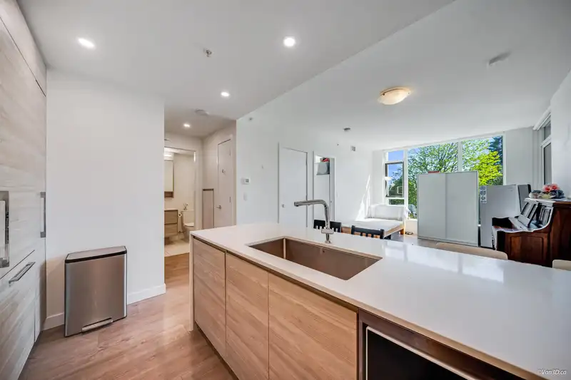 205 585 AUSTIN AVENUE - photo 4 of 21