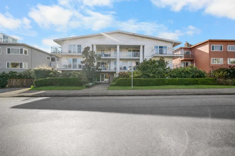 202 1066 W 13TH AVENUE - photo 1 of 25