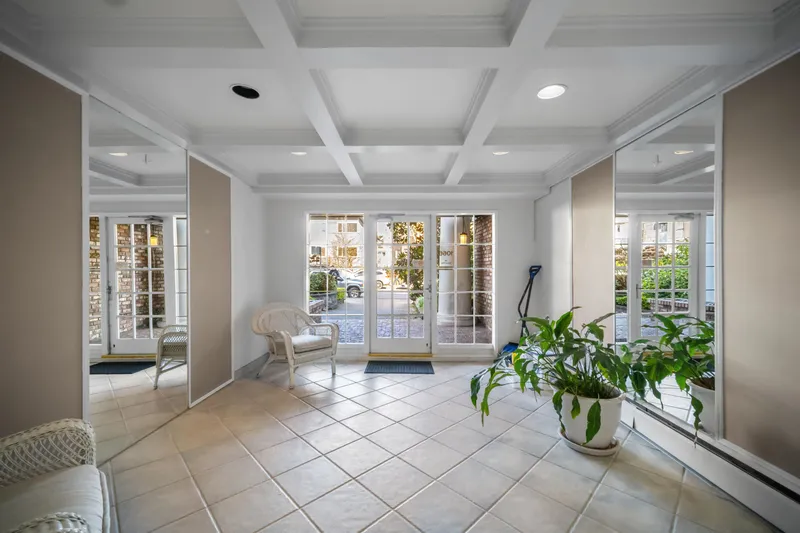 202 1066 W 13TH AVENUE - photo 2 of 25