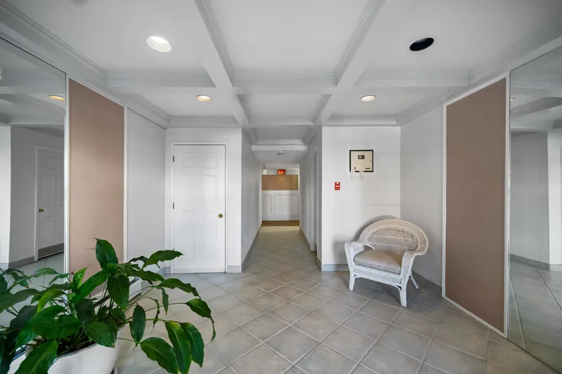 202 1066 W 13TH AVENUE - photo 3 of 25